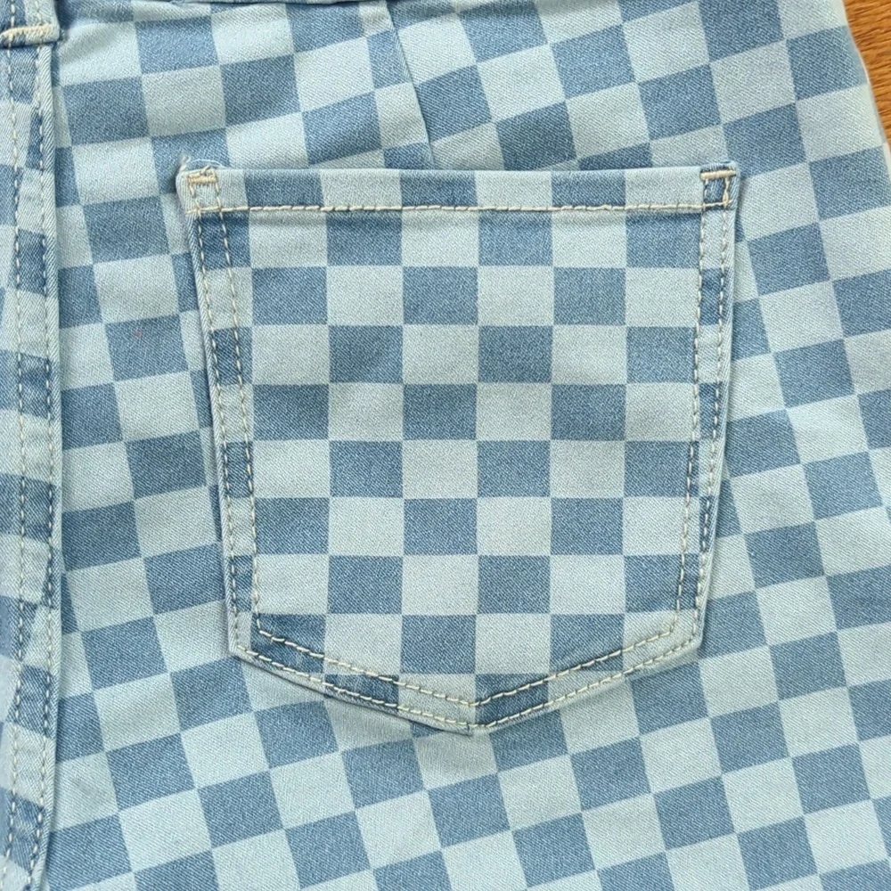 NWT No Boundaries Checkered Shorts Size 5 Casual Cuffed Dopamine